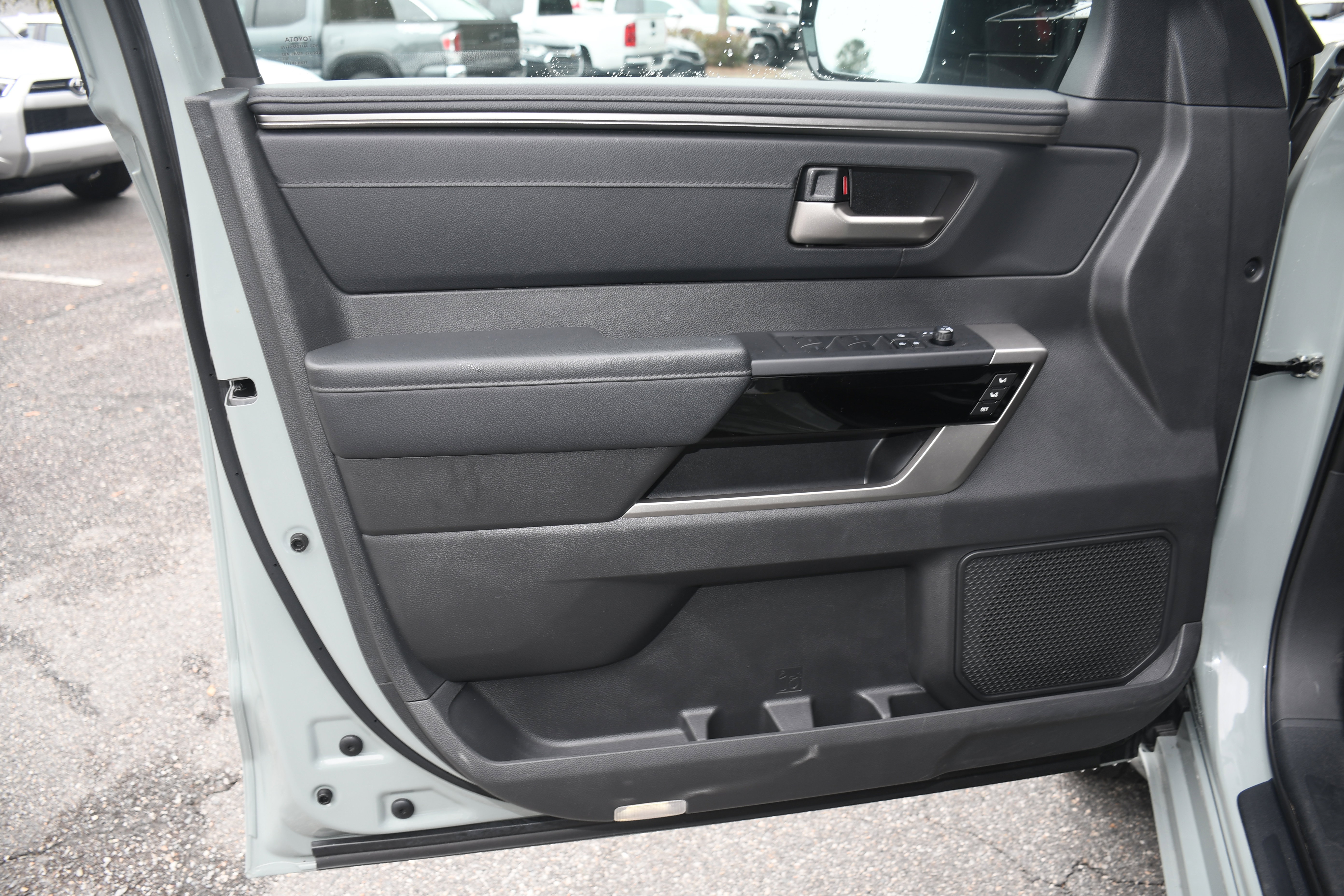 Used 2025 Toyota Tundra Limited image 9