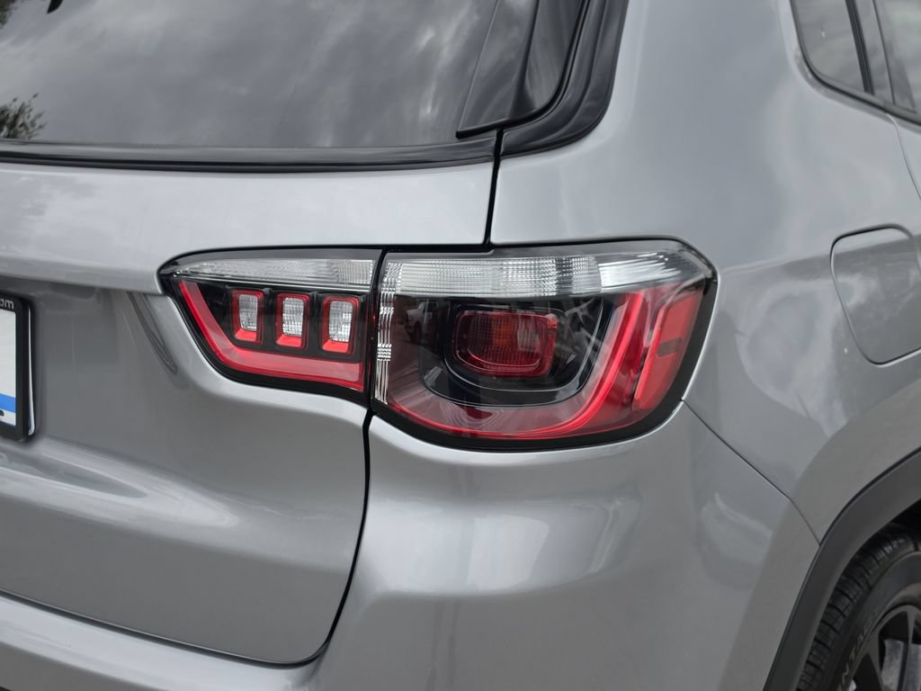 Used 2022 Jeep Compass Latitude FWD image 8