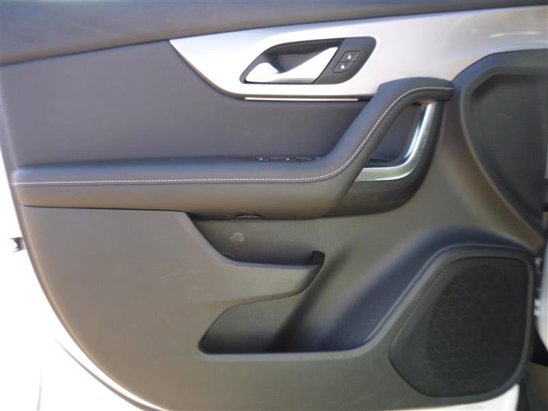 Used 2025 Chevrolet Blazer LT FWD image 16