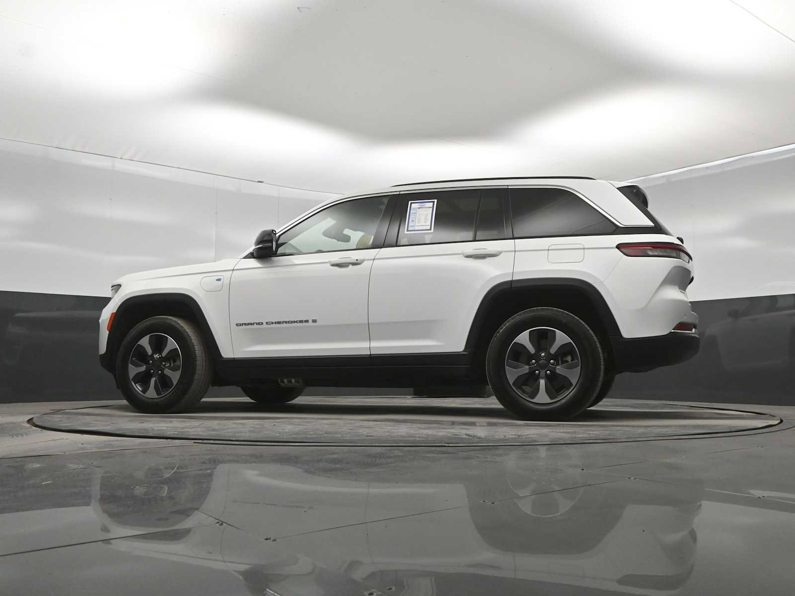 Used 2024 Jeep Grand Cherokee Limited 4xe AWD/4WD image 35