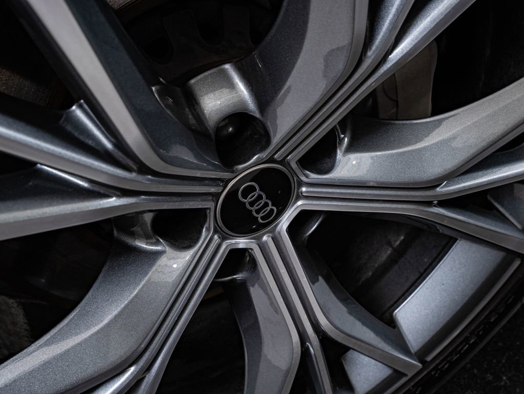 Used 2023 Audi Q8 Premium Plus w/ Premium Plus Package image 8