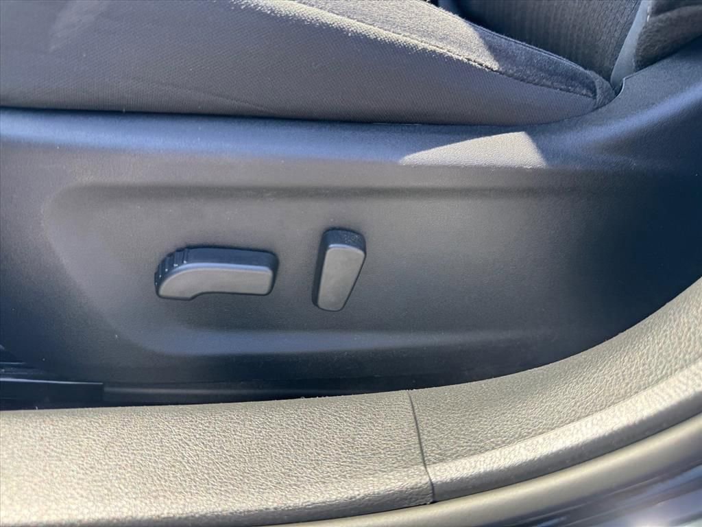 Used 2025 Nissan Altima 2.5 SV FWD image 13