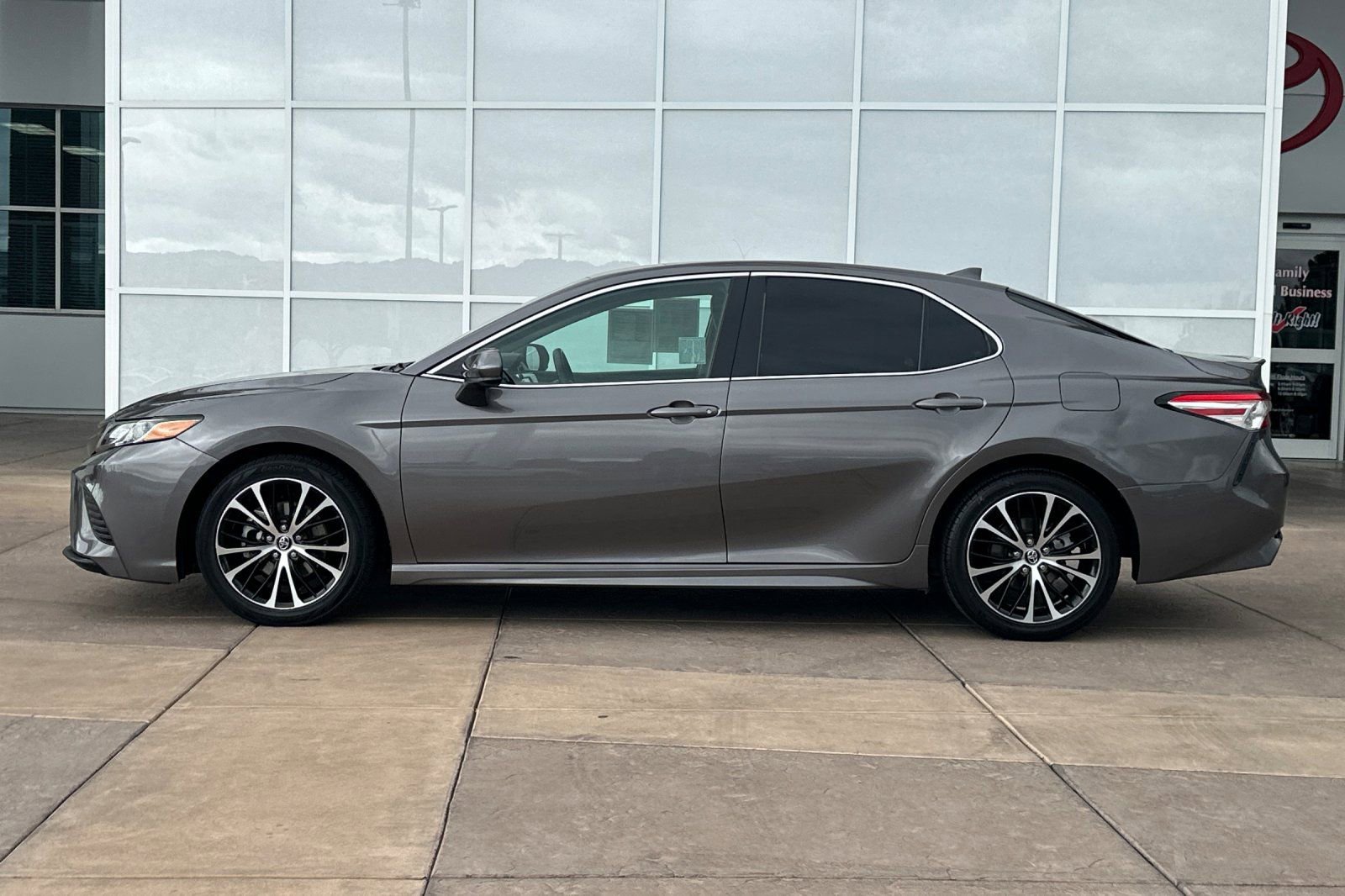 Certified 2020 Toyota Camry SE w/ Carpet Mat Package FWD image 8