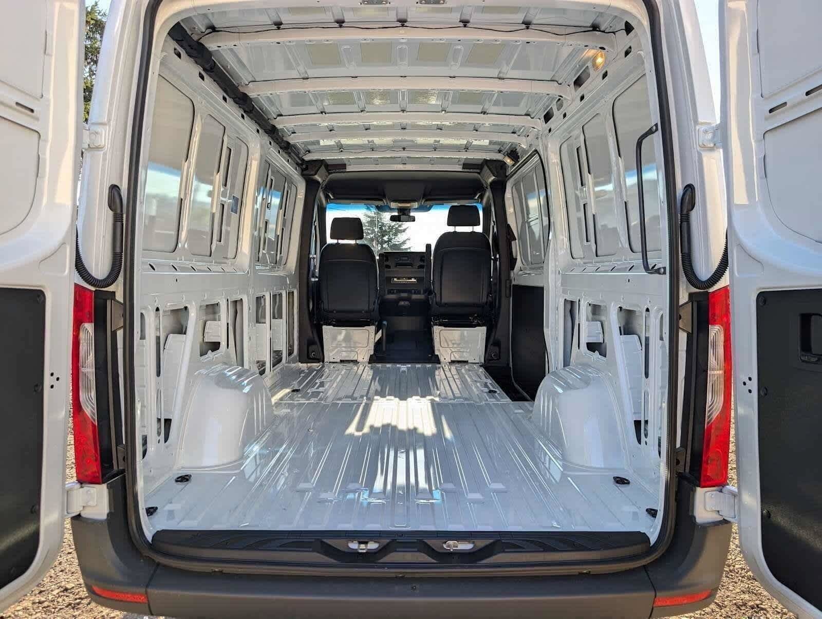 Used 2024 Mercedes-Benz Sprinter 3500 image 21