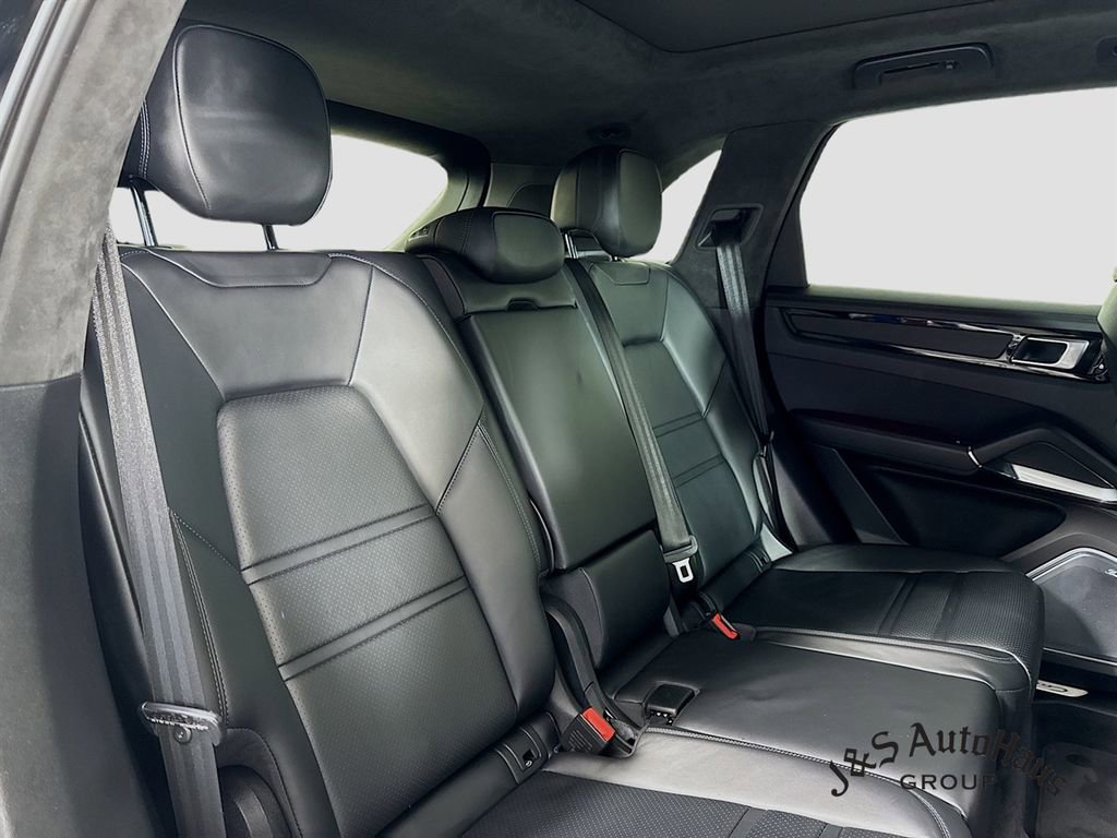 Used 2020 Porsche Cayenne Turbo w/ Assistance Package image 34