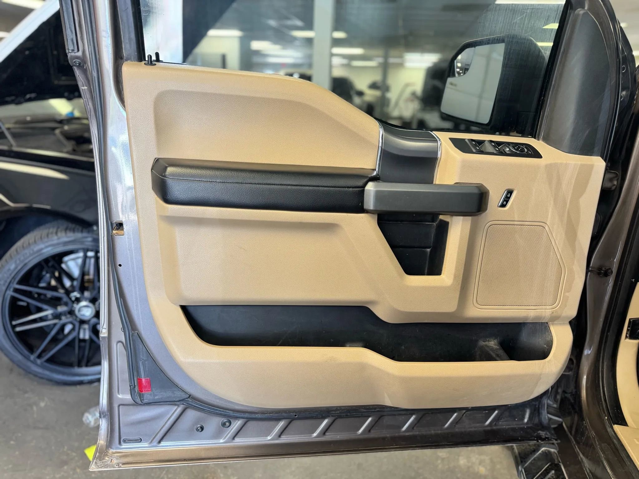 Used 2016 Ford F150 XLT w/ Equipment Group 301A Mid image 12