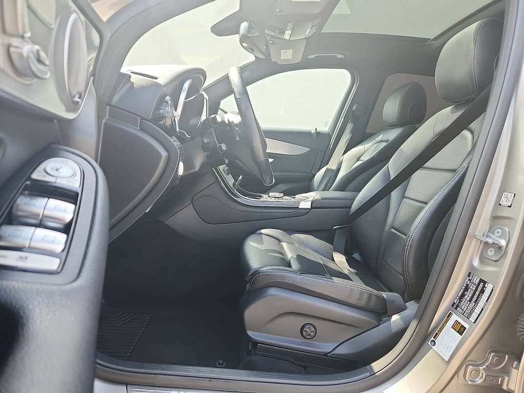 Used 2019 Mercedes-Benz GLC 300 4MATIC w/ Premium Package image 8
