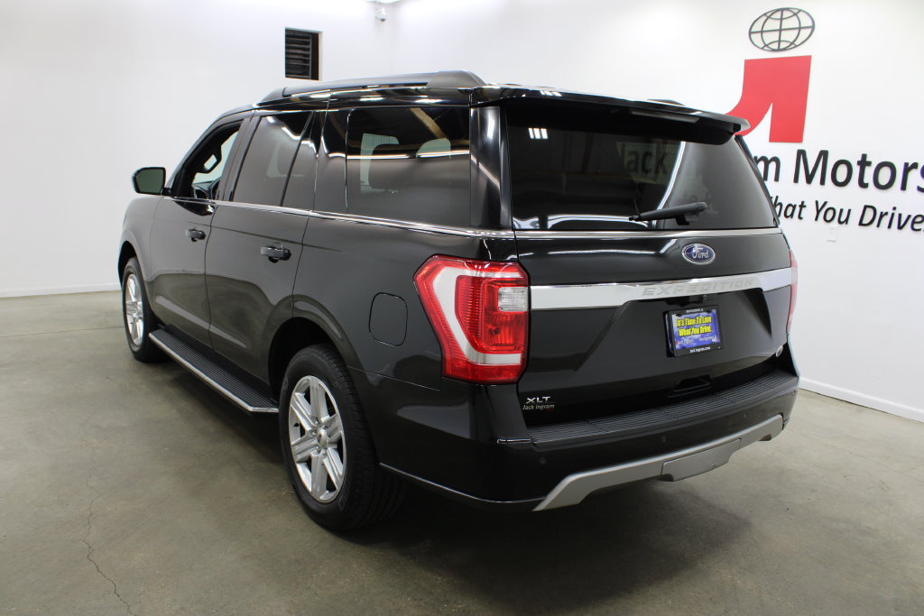 Used 2018 Ford Expedition XLT w/ Equipment Group 202A RWD image 3