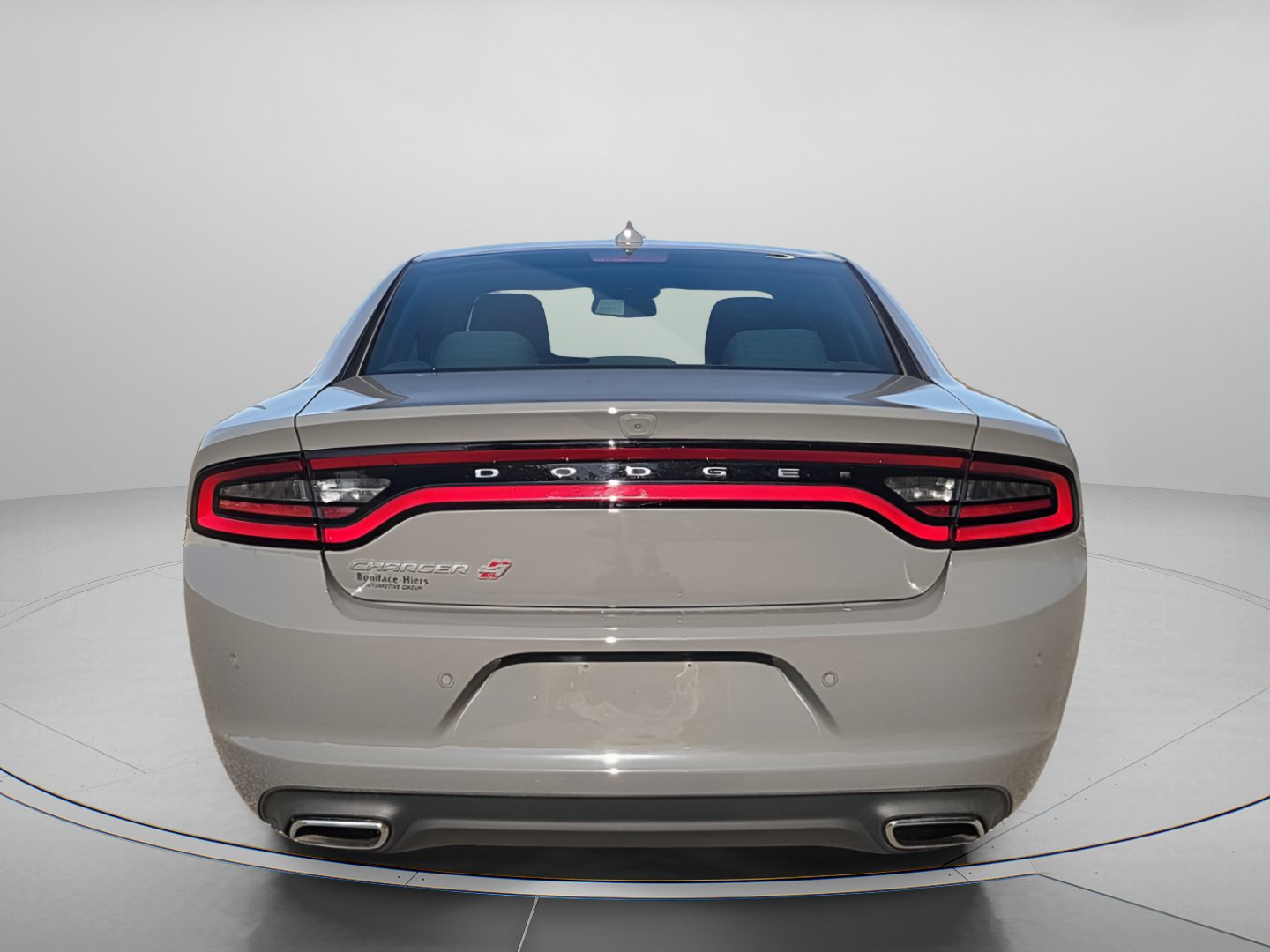 Used 2023 Dodge Charger SXT image 2