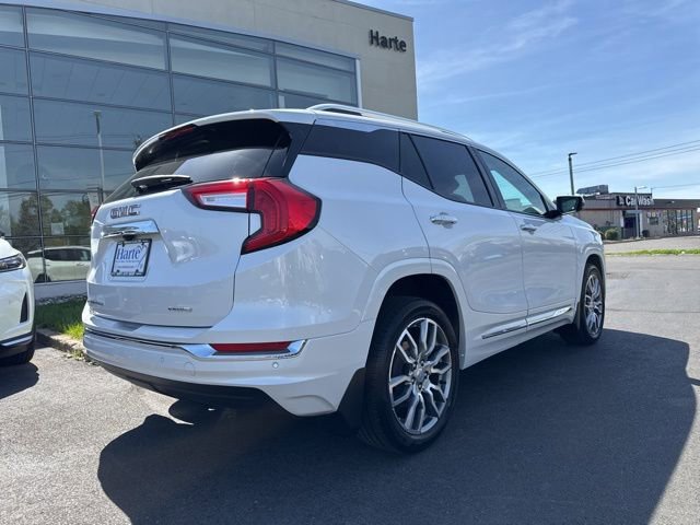 Used 2023 GMC Terrain Denali w/ Denali Premium Package AWD/4WD image 4