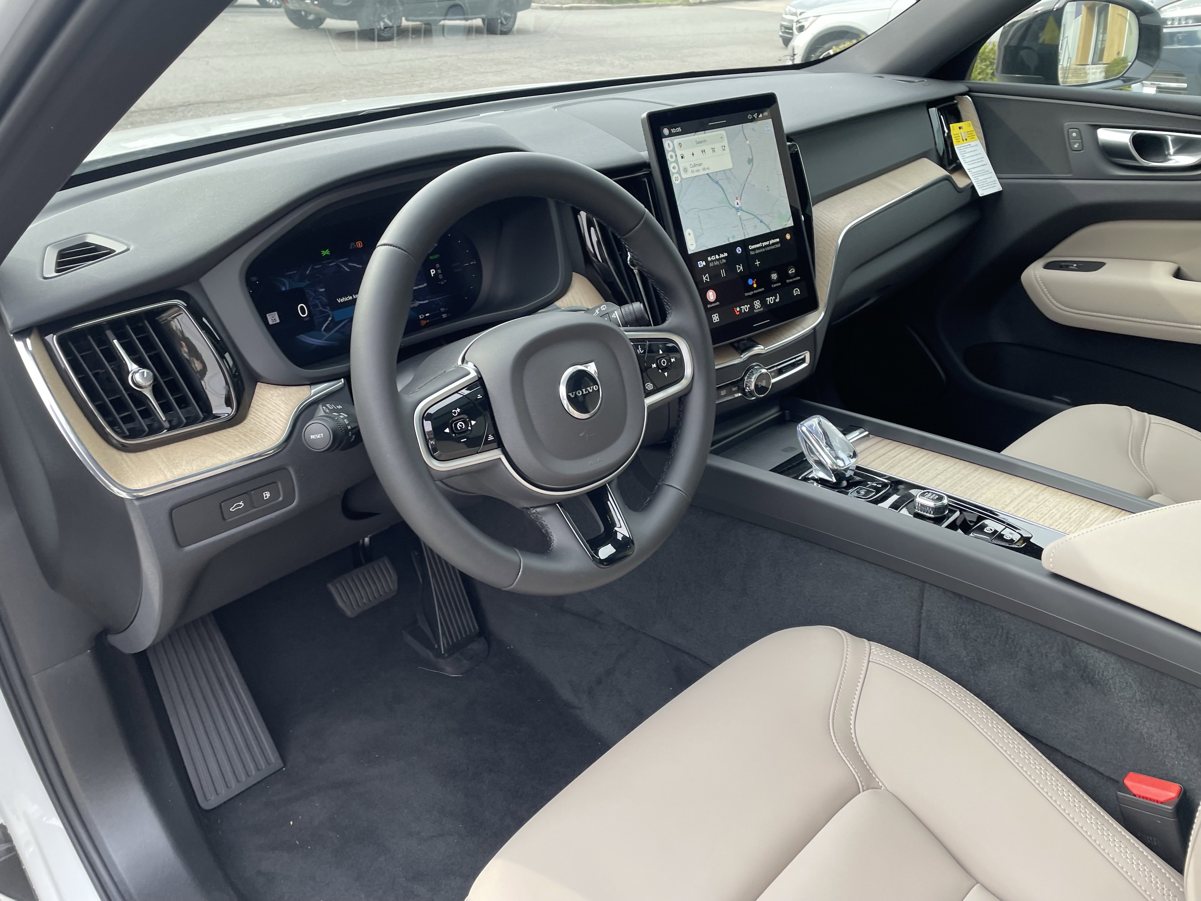 New 2026 Volvo XC60 T8 Plus w/ Protection Package Premier image 17