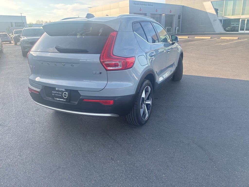 Used 2025 Volvo XC40 B5 Plus image 3
