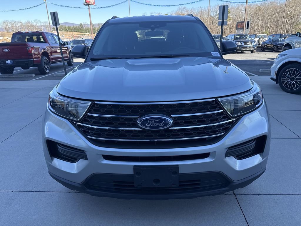 Used 2024 Ford Explorer XLT image 2