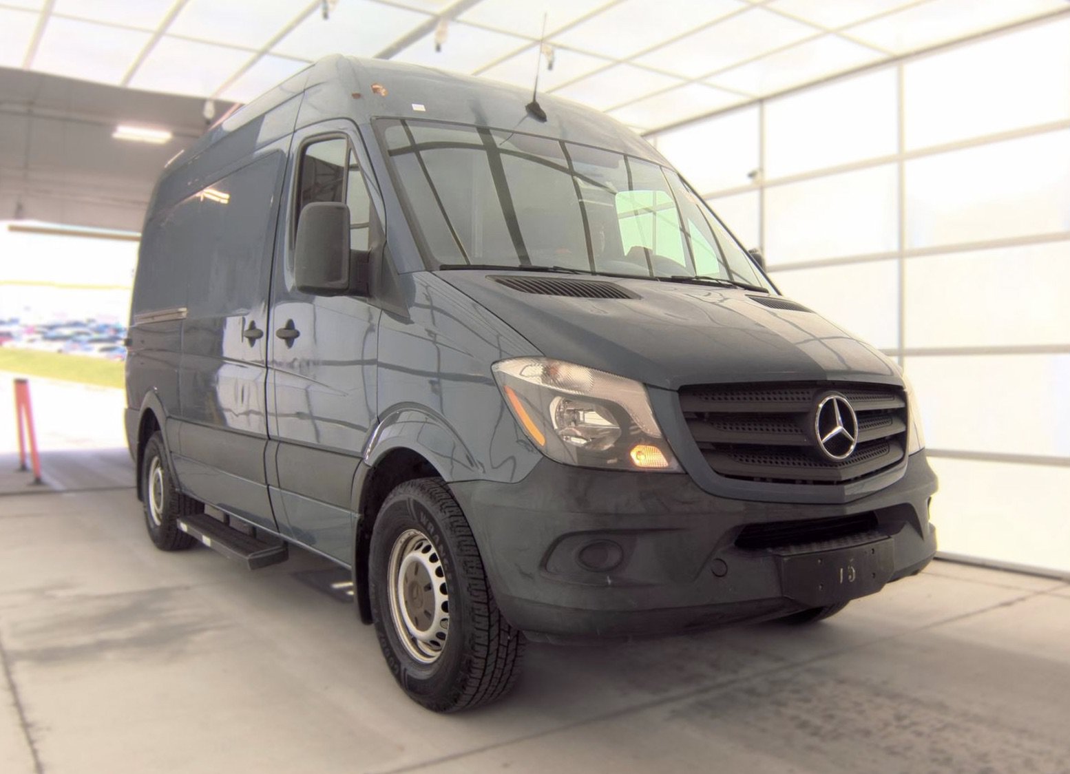 Used 2018 Mercedes-Benz Sprinter 2500 image 3