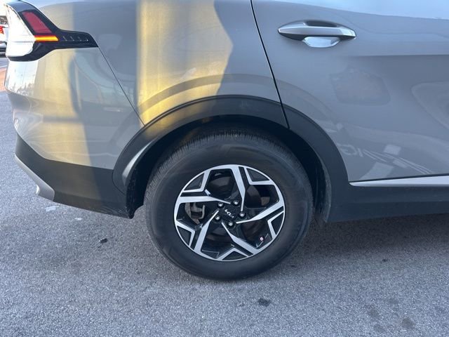 Used 2023 Kia Sportage LX image 19