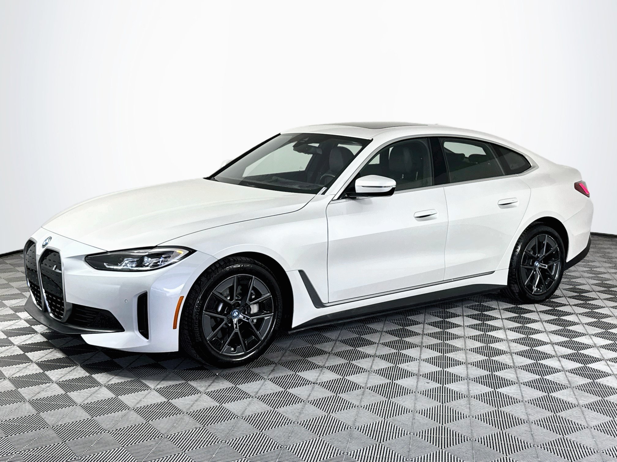 Used 2023 BMW i4 eDrive40 w/ Premium Package RWD image 4