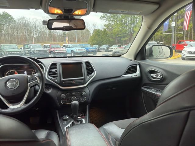 Used 2016 Jeep Cherokee Trailhawk w/ Cold Weather Group image 16