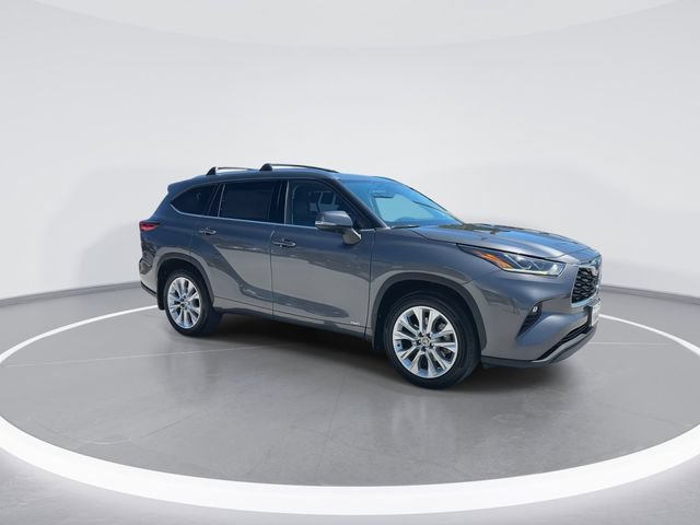 Used 2023 Toyota Highlander Limited AWD/4WD image 2