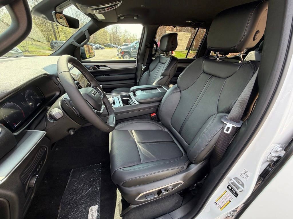 New 2026 Jeep Grand Wagoneer Limited w/ Convenience Group I AWD/4WD image 15