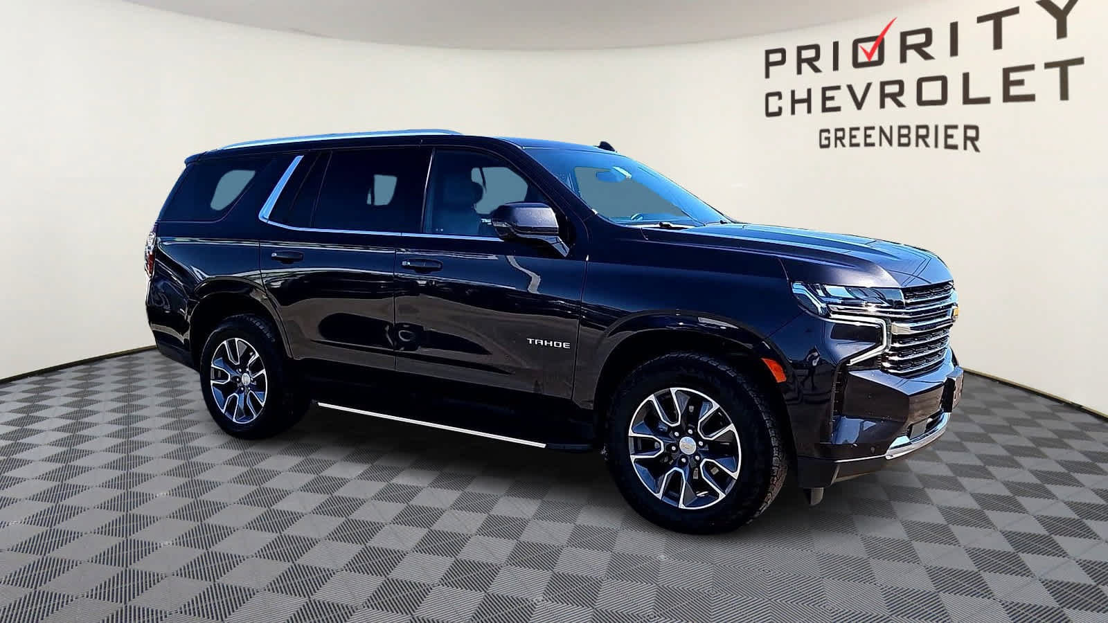 Used 2024 Chevrolet Tahoe LT w/ Luxury Package RWD image 2