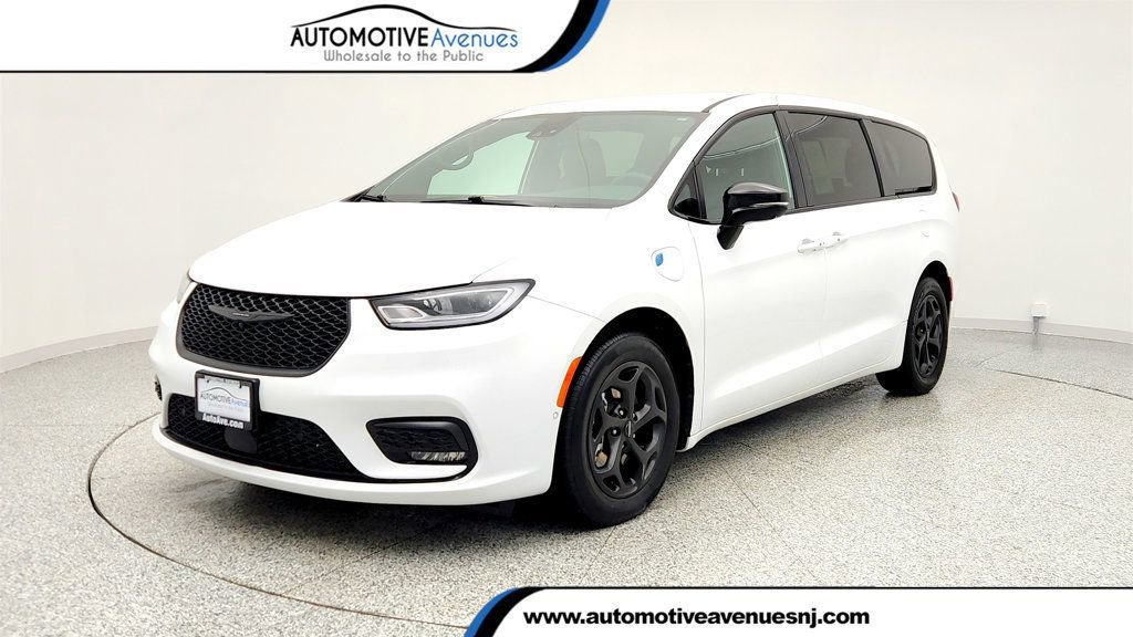 Used 2024 Chrysler Pacifica Limited