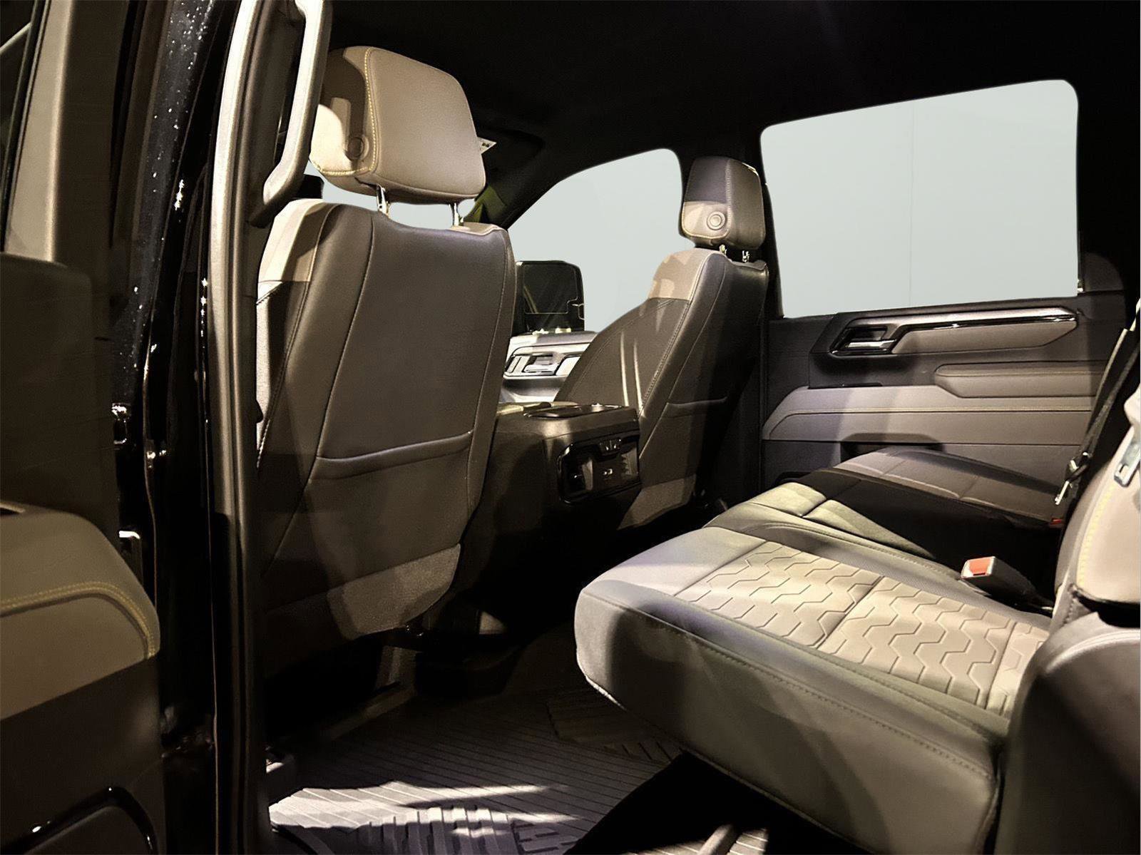 Used 2025 Chevrolet Silverado 2500 ZR2 image 6