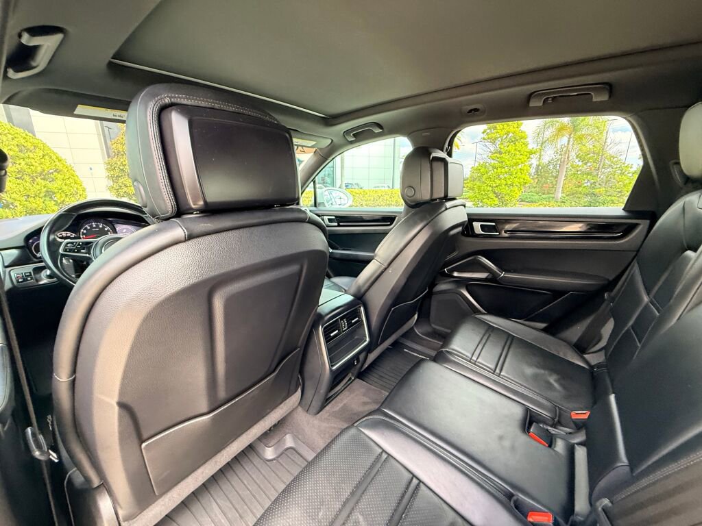 Used 2020 Porsche Cayenne image 19