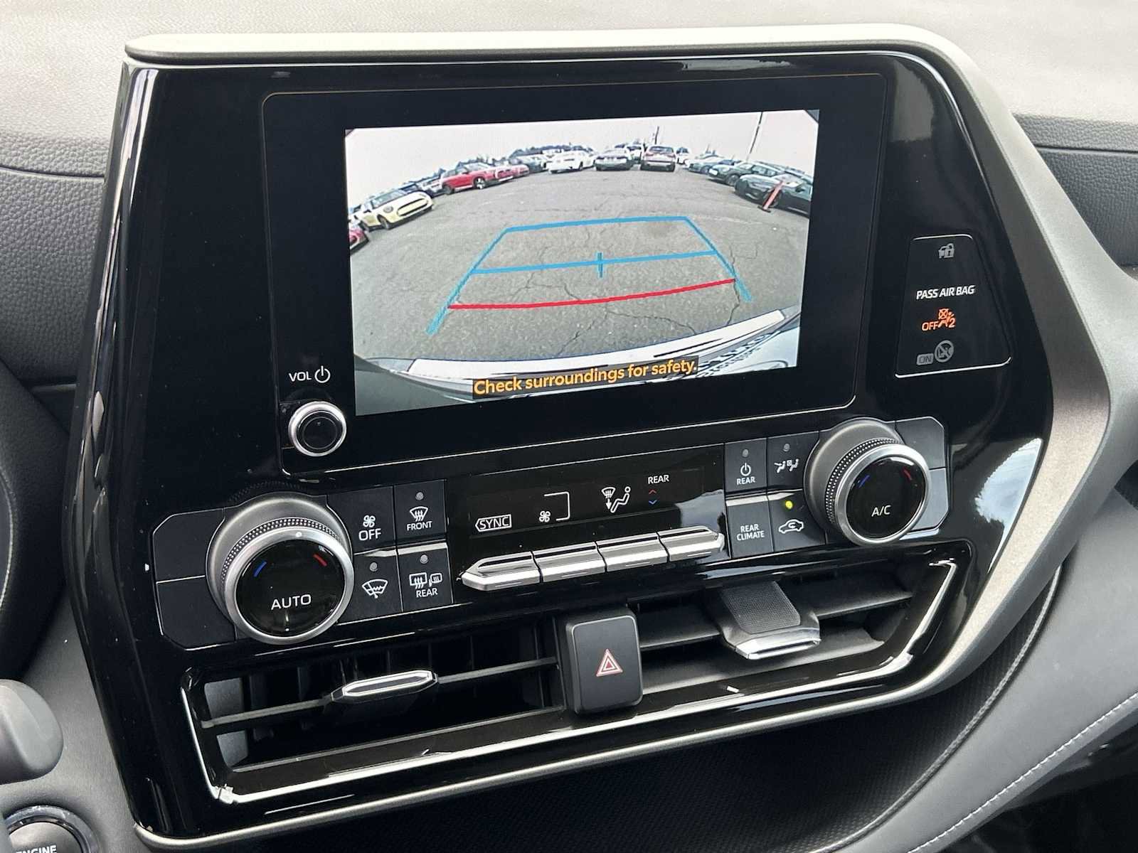 Used 2023 Toyota Highlander LE image 29