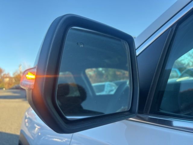 Used 2023 GMC Acadia SLE w/ Driver Convenience Package image 3