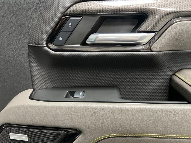 Used 2024 Chevrolet Silverado 2500 ZR2 w/ Technology Package image 60