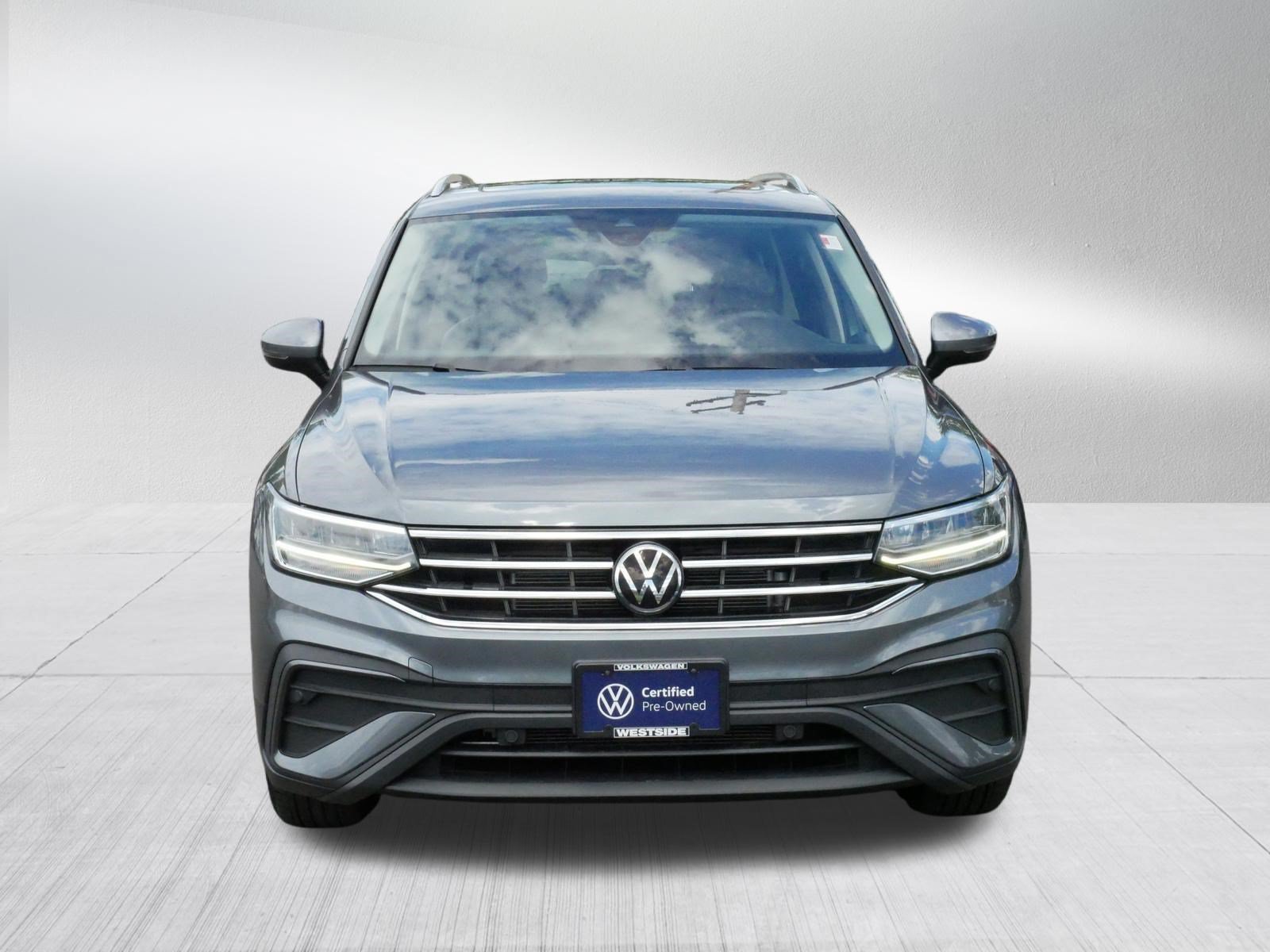 Certified 2023 Volkswagen Tiguan SE w/ Panoramic Sunroof Package AWD/4WD image 2