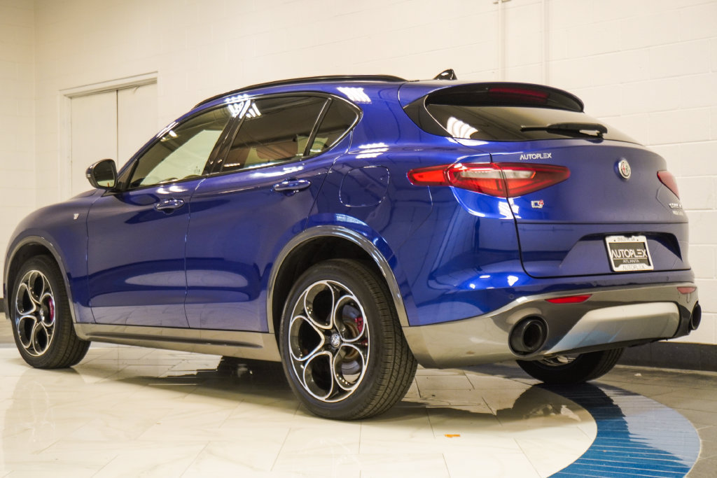 Used 2023 Alfa Romeo Stelvio Ti AWD/4WD image 32