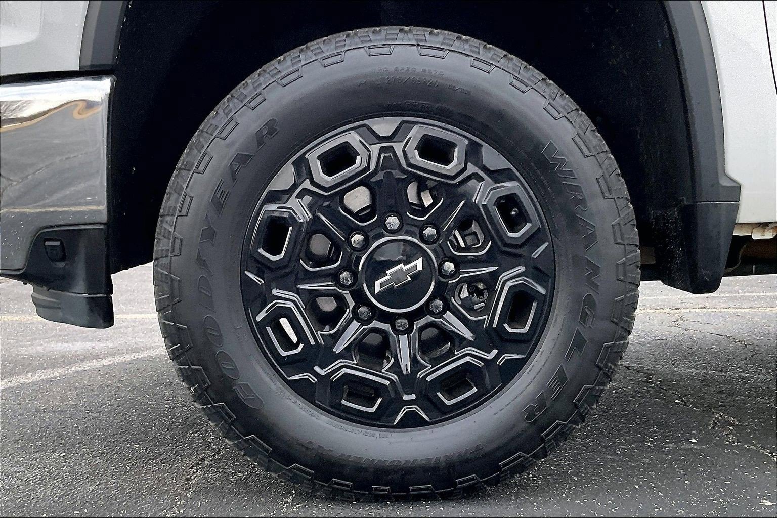 Used 2023 Chevrolet Silverado 2500 LT image 9