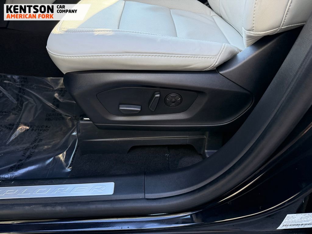 Used 2025 Ford Explorer Platinum w/ LUX Leather Package image 30
