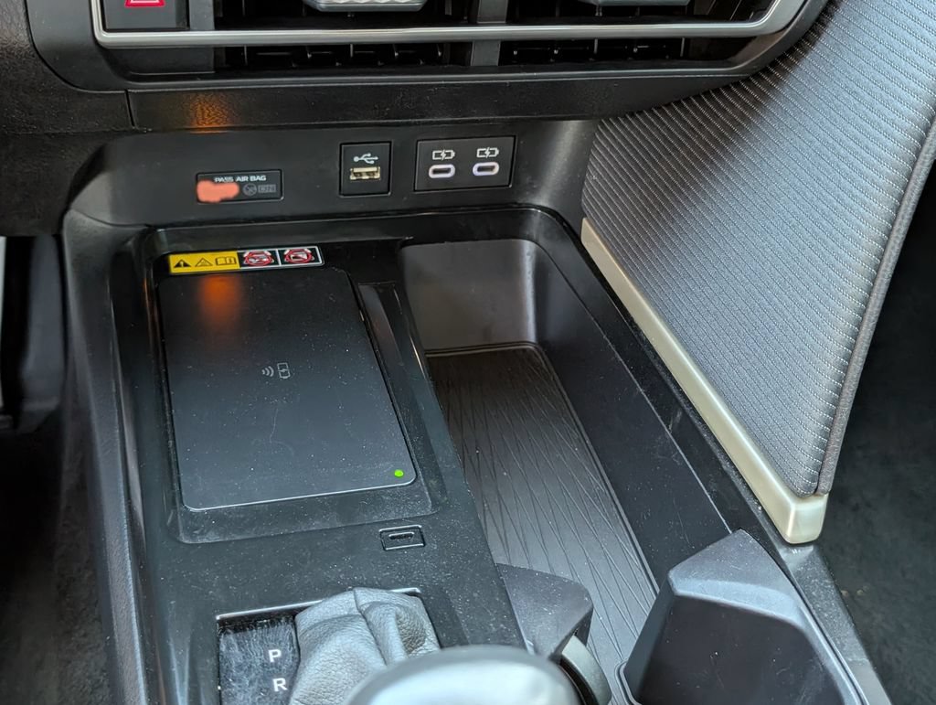 Used 2025 Toyota Camry SE FWD image 9