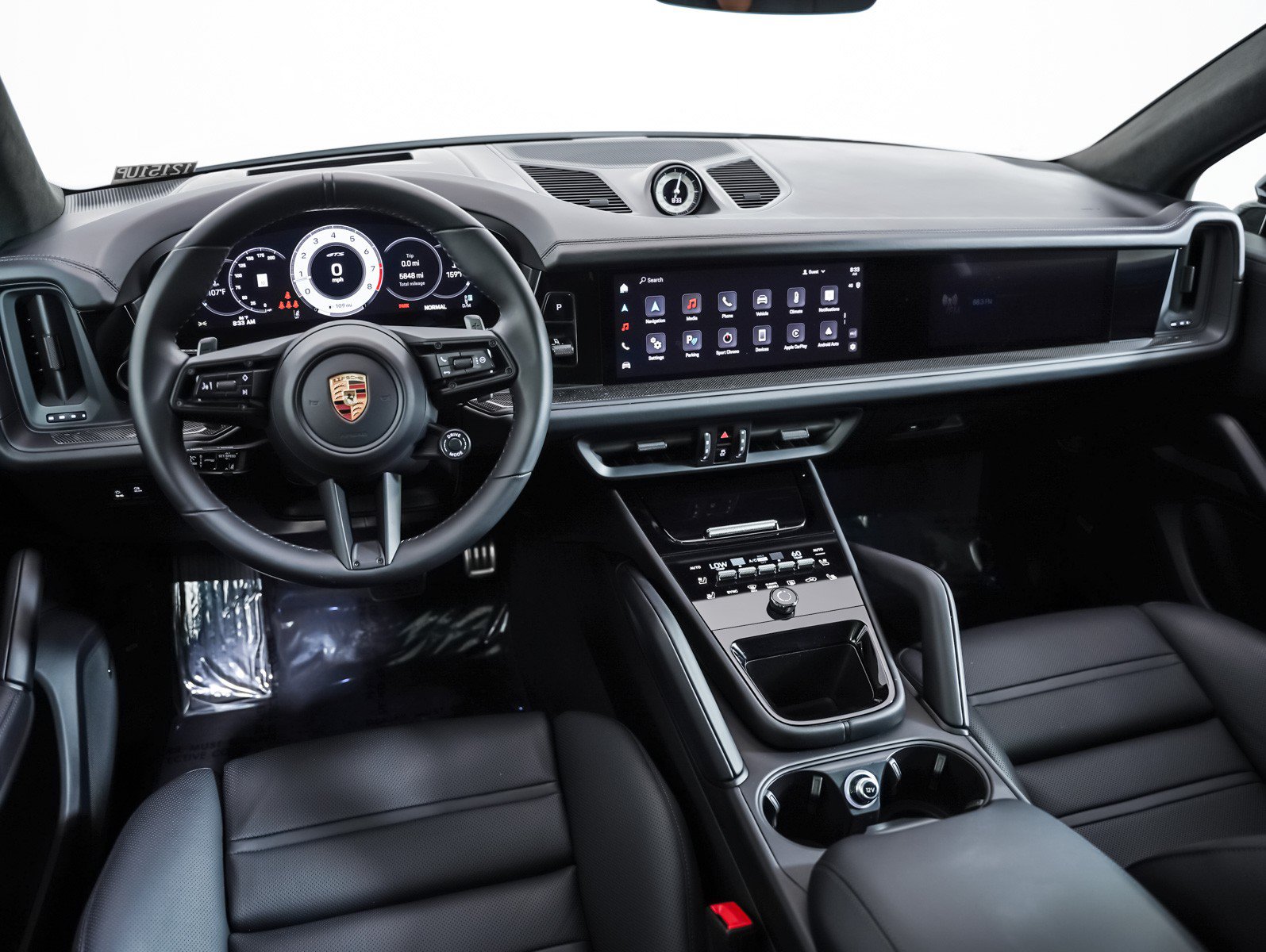 Certified 2025 Porsche Cayenne GTS AWD/4WD image 19