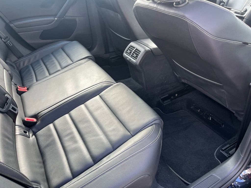 Used 2017 Volkswagen Golf R 4-Door image 29