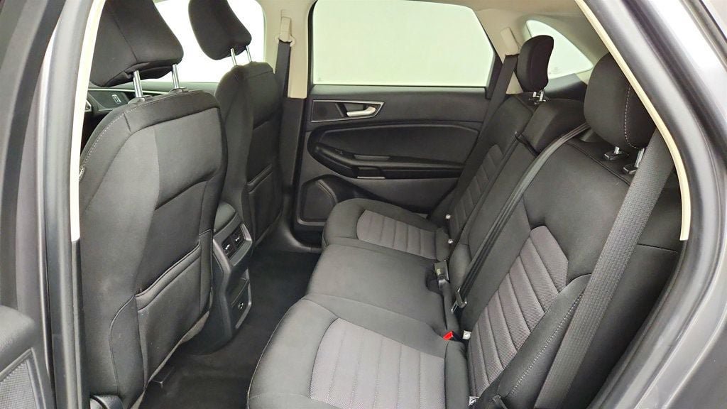 Used 2022 Ford Edge SE w/ Black Appearance Package AWD/4WD image 19