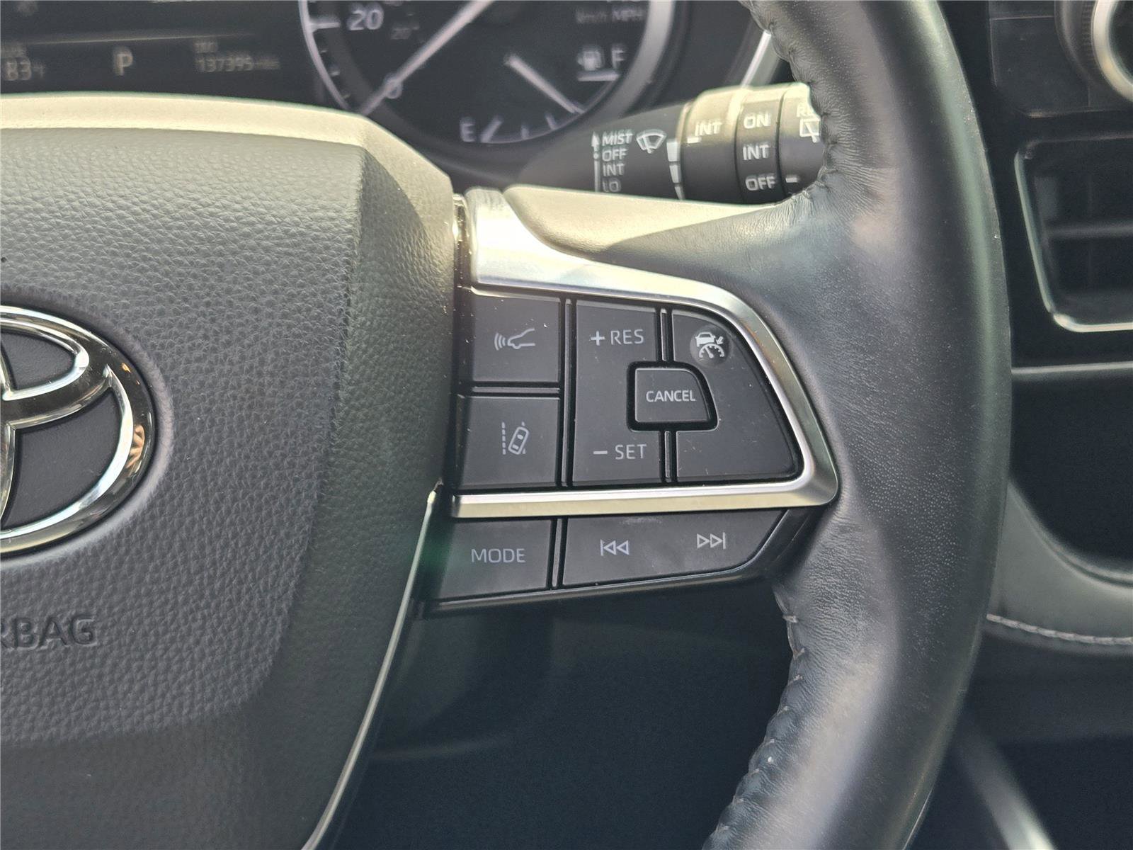 Used 2021 Toyota Highlander XSE FWD image 27