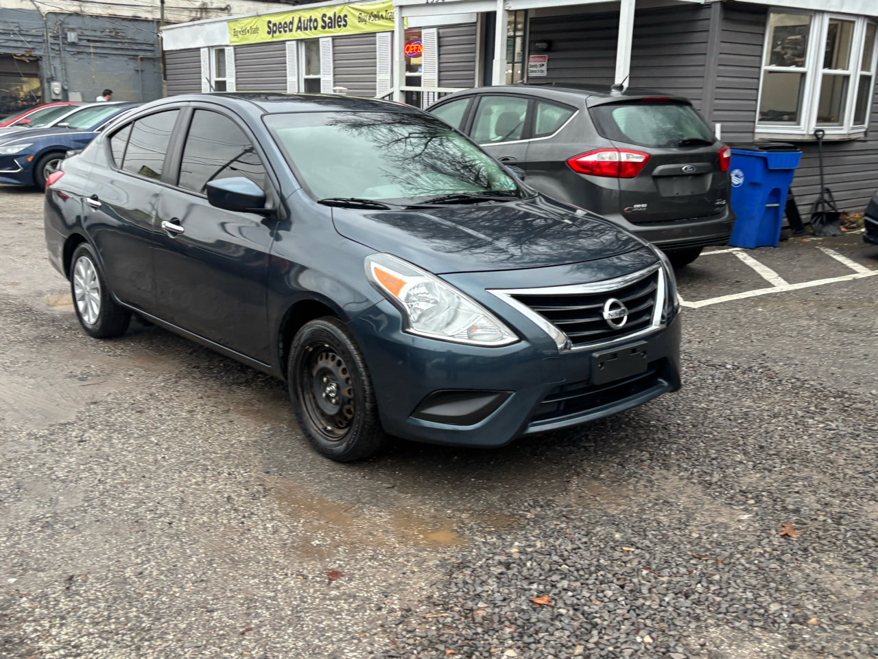 Used 2015 Nissan Versa SV image 3