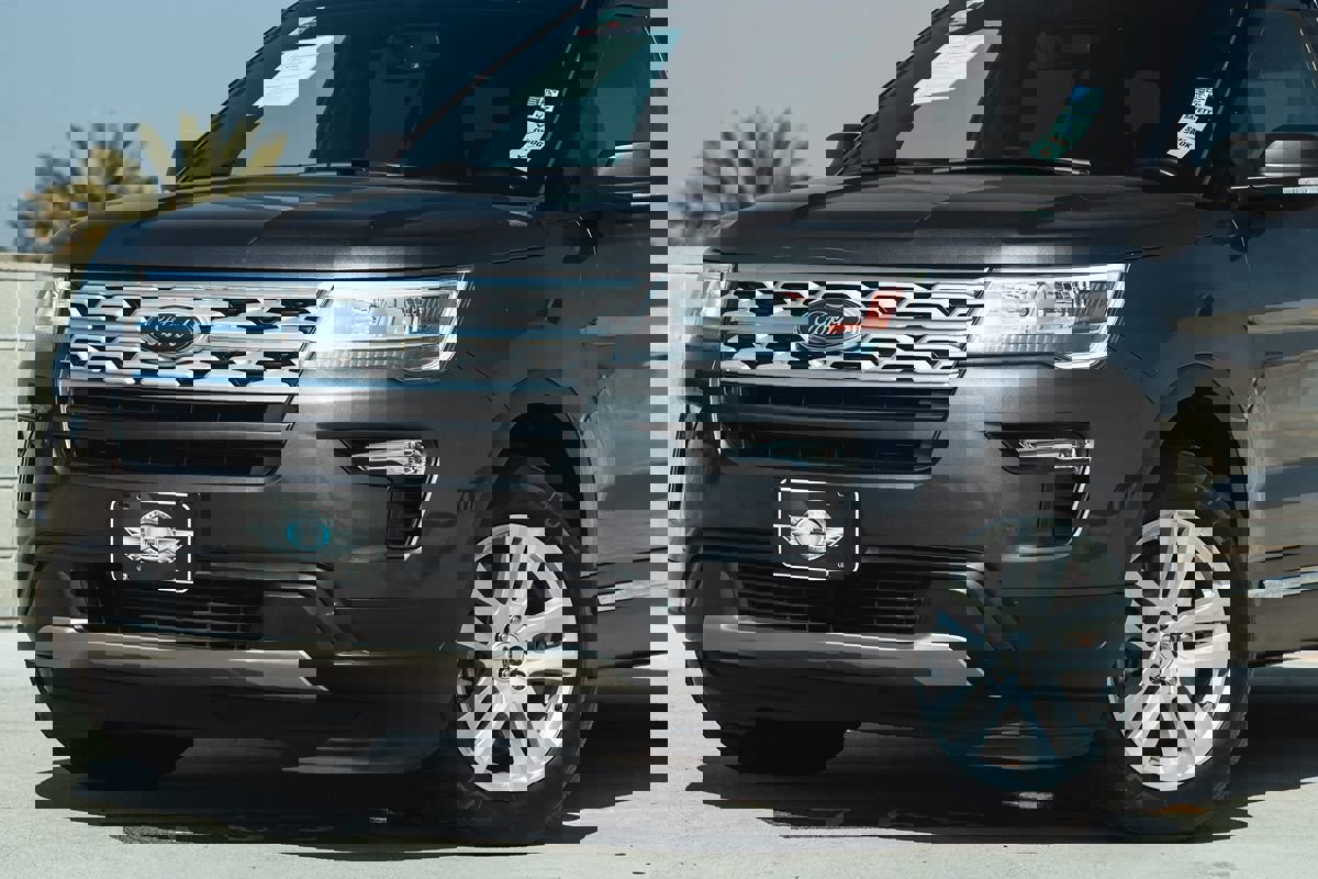 Used 2019 Ford Explorer XLT w/ Equipment Group 201A image 2