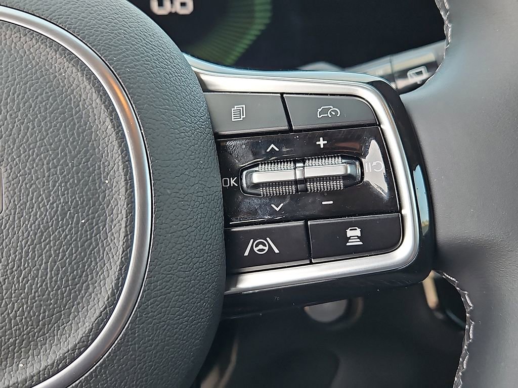 Certified 2025 Kia Sorento S FWD image 24