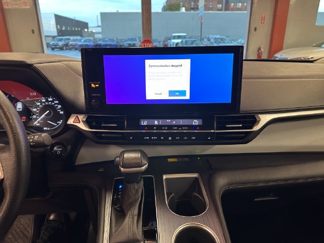 Certified 2025 Toyota Sienna XLE FWD image 22