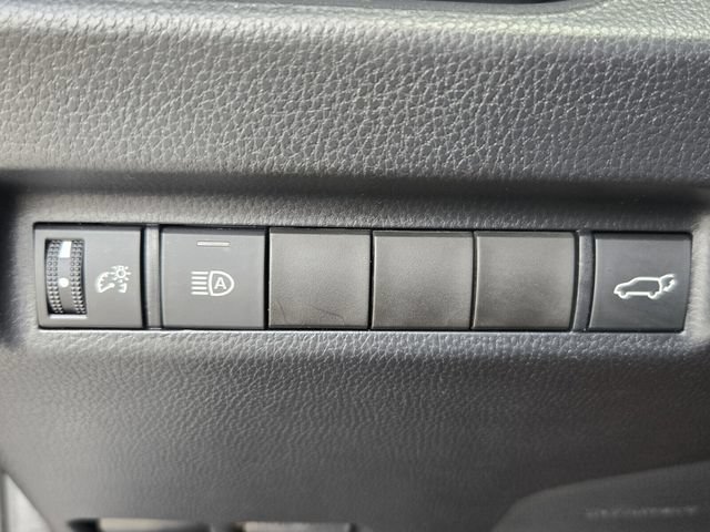 Used 2021 Toyota RAV4 XLE w/ Convenience Package FWD image 25