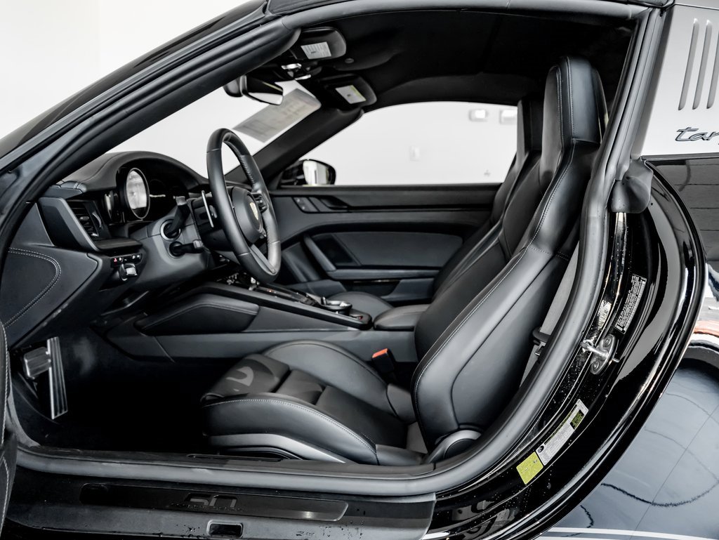 Certified 2022 Porsche 911 50th Anniversary Edition image 5