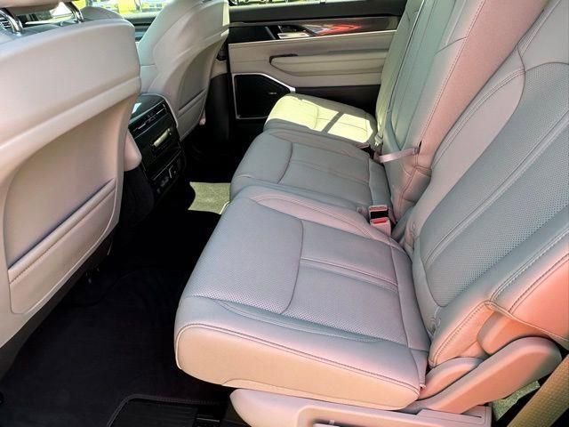 New 2024 Jeep Wagoneer 4WD w/ Premium Group I image 11