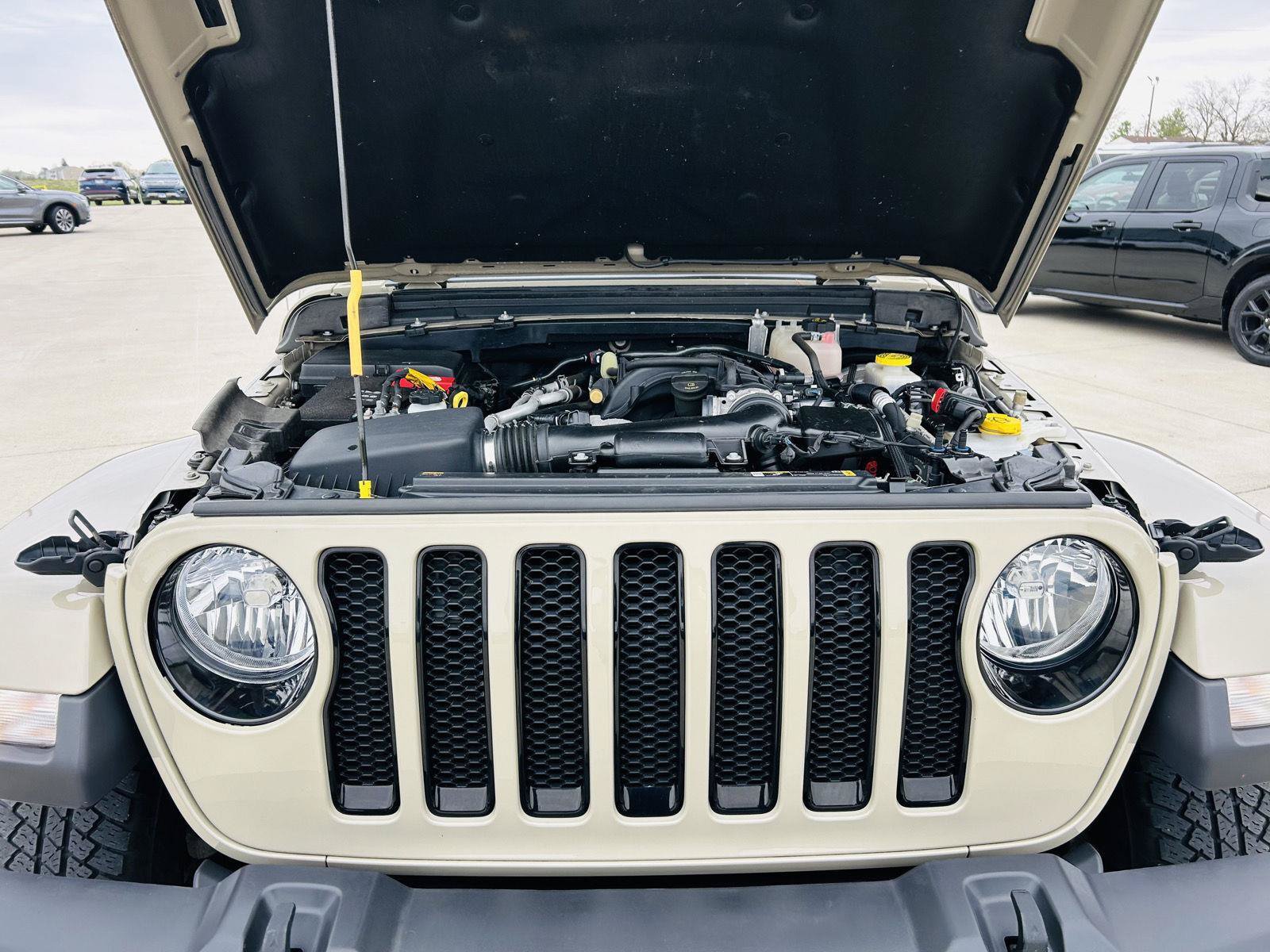 Used 2022 Jeep Wrangler Unlimited Sahara AWD/4WD image 37