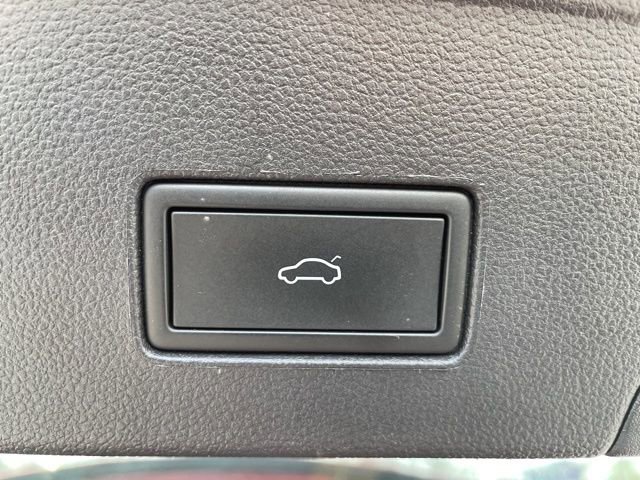 Certified 2023 Volkswagen Atlas Cross Sport SE image 10