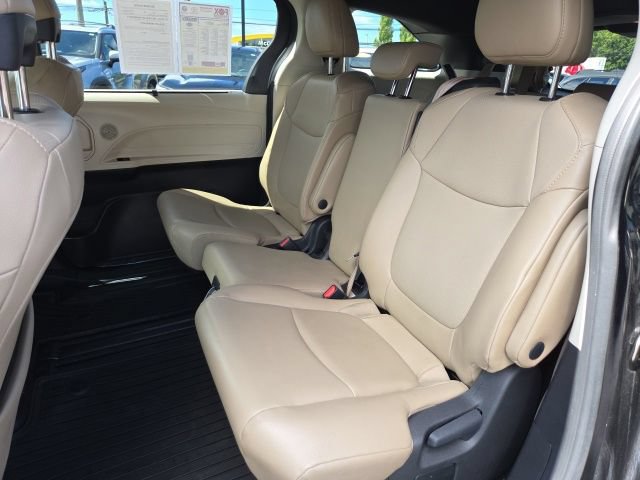 Used 2022 Toyota Sienna XLE FWD image 14