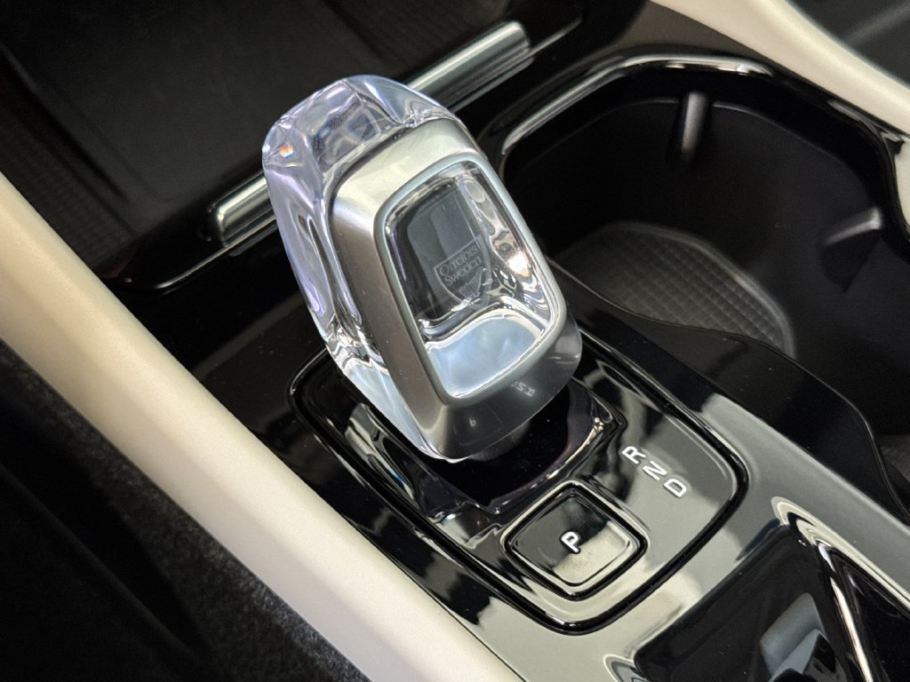 Certified 2024 Volvo XC40 B5 Ultimate w/ Protection Package Premier AWD/4WD image 21